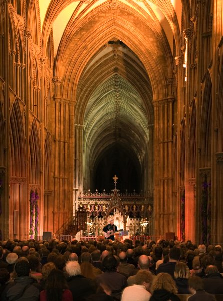 Tommy Emmanuel in Lichfield Cathedral.jpg